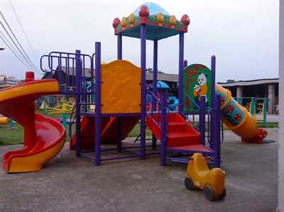 孩子玩幼兒園滑梯注意危險系數高嗎？